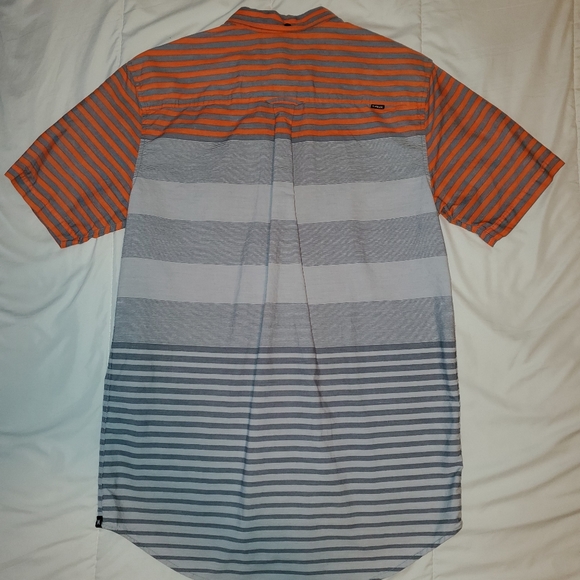 Hurley button down short sleeve - Picture 2 of 4